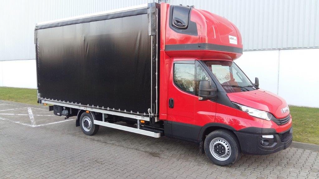 Meblowóz firmy z Wielkopolski w trakcie realizacji przeprowadzki na terenie Europy