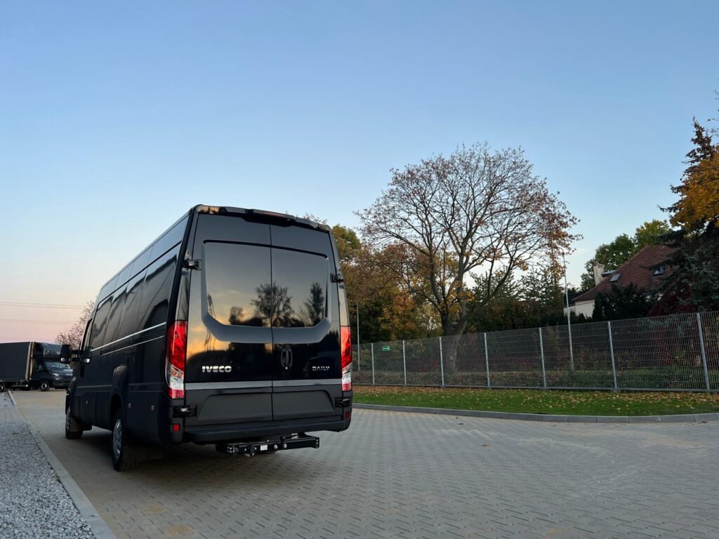 Zespół przeprowadzkowy z Piły przygotowuje kartony i zabezpiecza mienie klienta